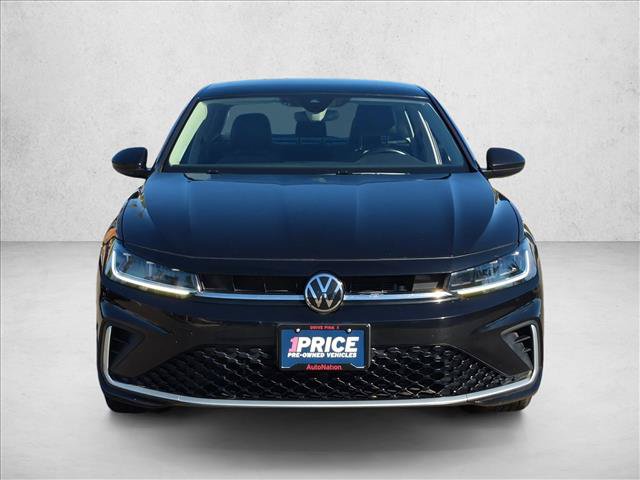 Used 2025 Volkswagen Jetta SE FWD image 2