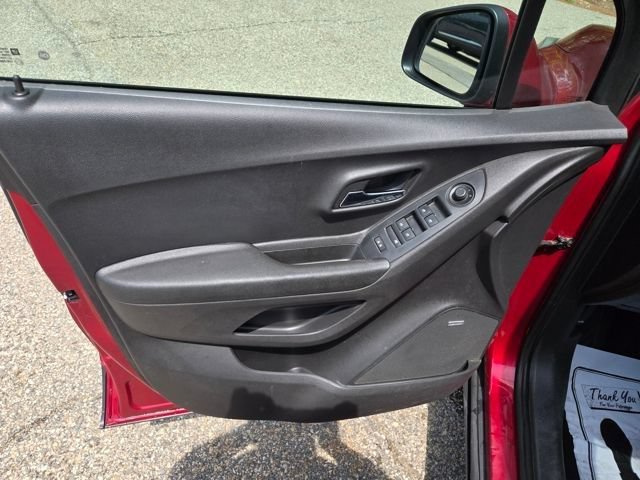 Used 2020 Chevrolet Trax LT w/ Sun & Sound Package AWD/4WD image 18