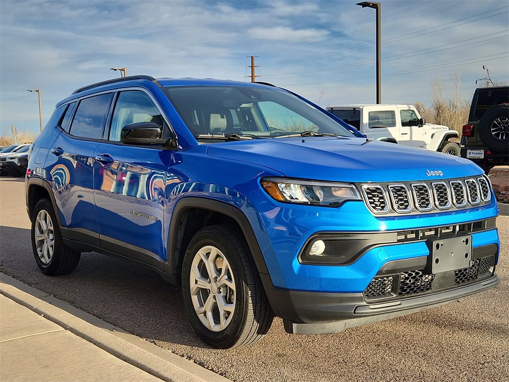 Used 2024 Jeep Compass Latitude image 2