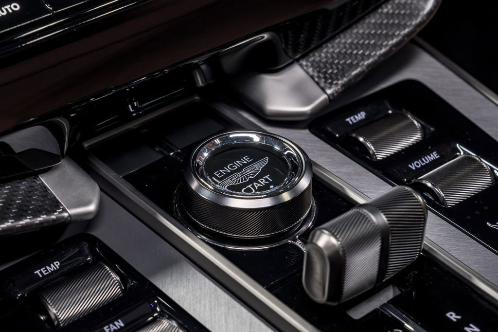 Used 2025 Aston Martin Vanquish image 26