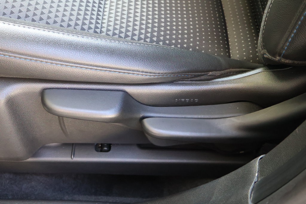 Used 2025 Chevrolet Trax LT FWD image 33
