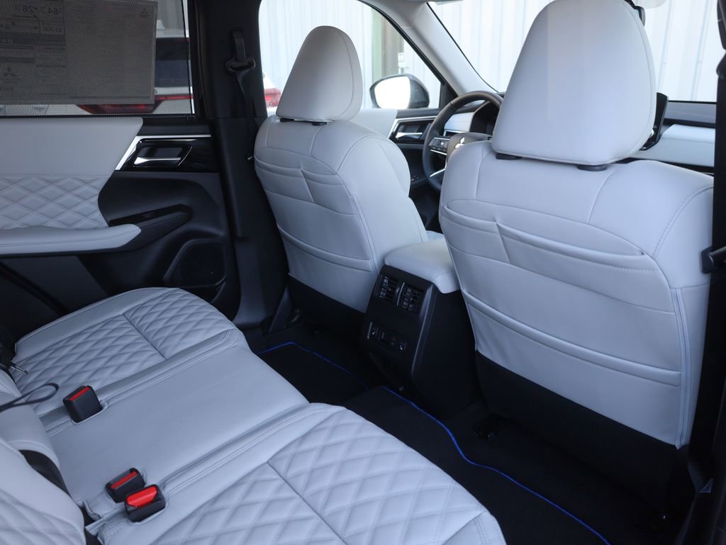 New 2025 Mitsubishi Outlander SEL image 24