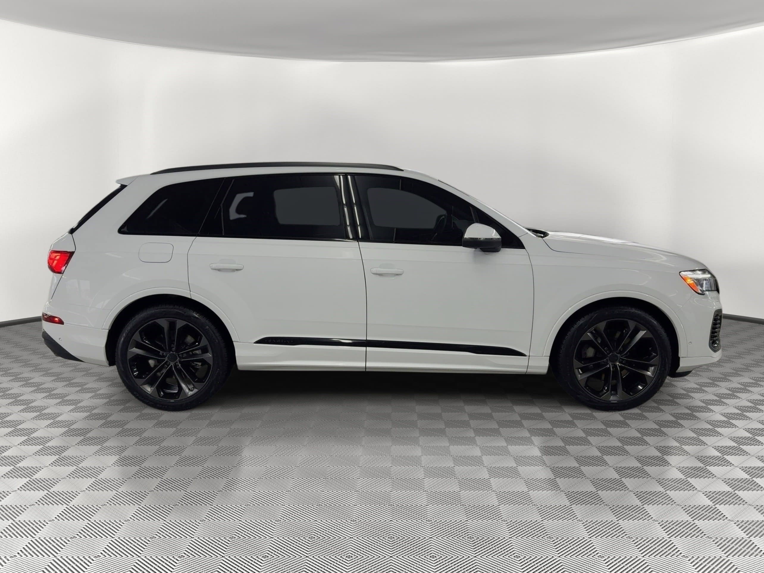 New 2026 Audi Q7 3.0T Premium Plus AWD/4WD image 8