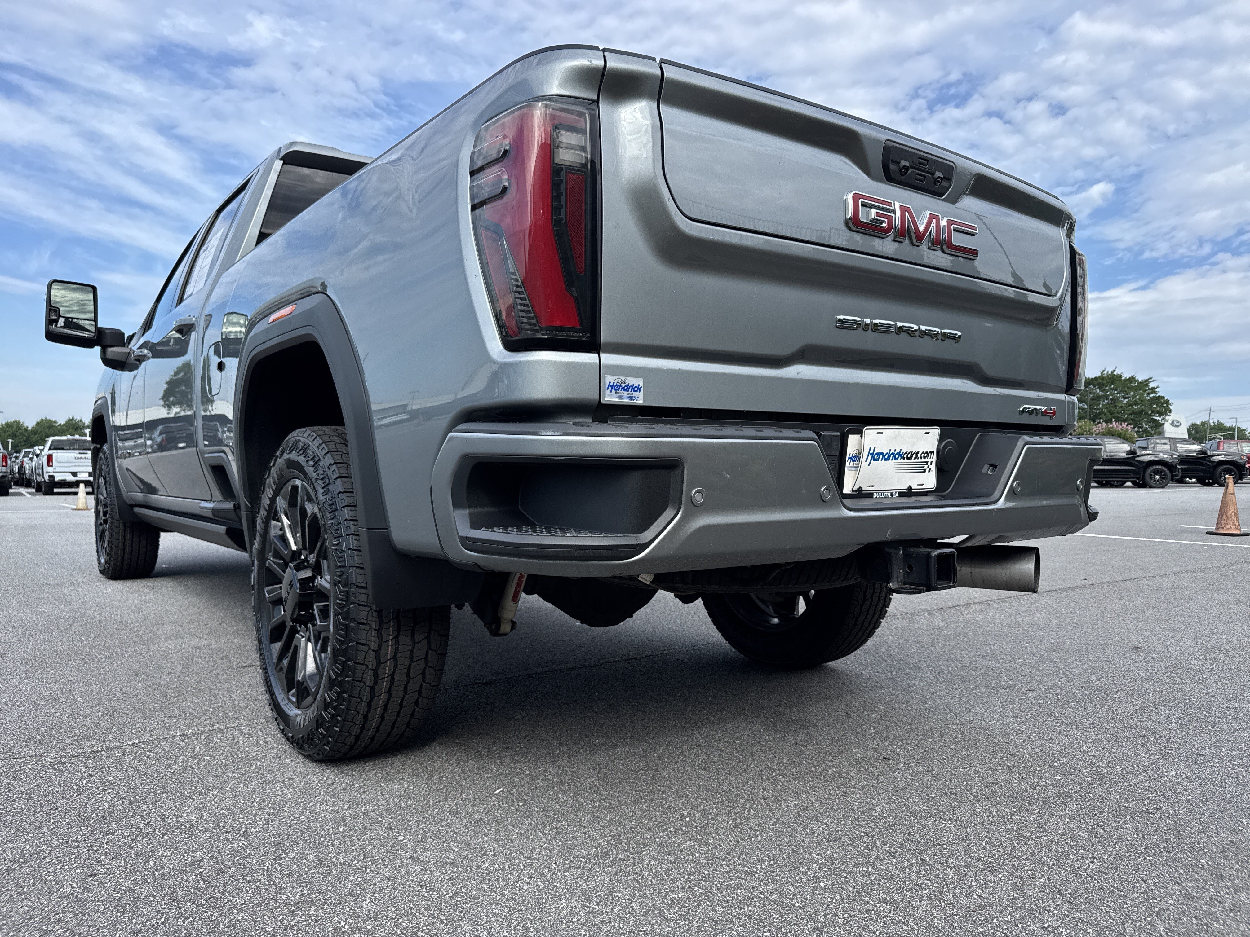 Used 2024 GMC Sierra 2500 AT4 w/ AT4 Premium Plus Package AWD/4WD image 9