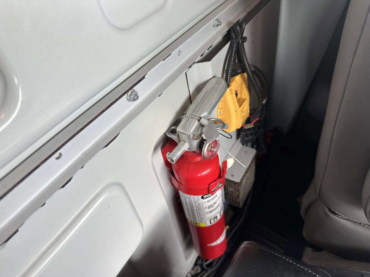 Used 2014 Chevrolet Express 2500 image 25