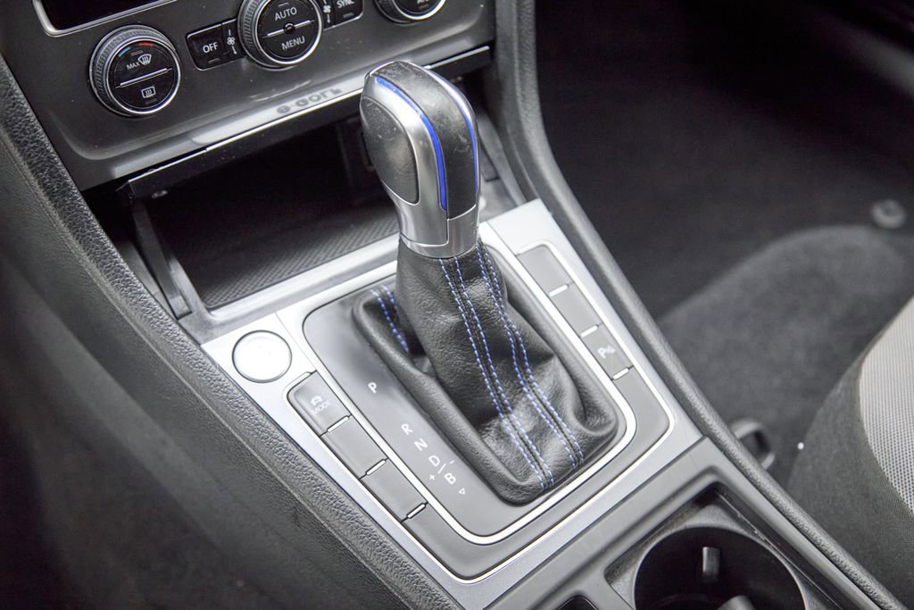 Used 2015 Volkswagen e-Golf Limited Edition image 18