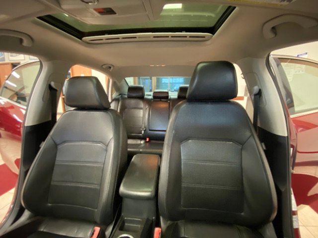 Used 2018 Volkswagen Passat 2.0T SE image 17