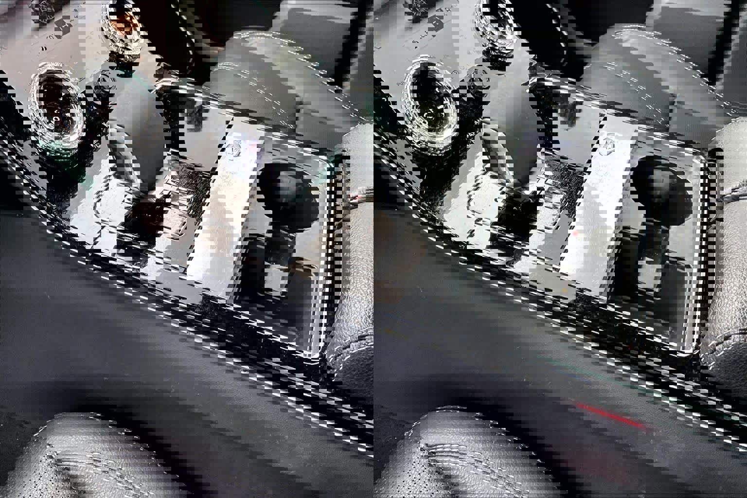 Used 2021 Land Rover Range Rover Velar R-Dynamic S image 18