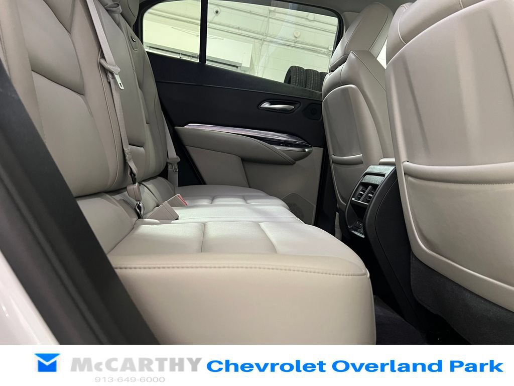 Used 2022 Cadillac XT4 Luxury w/ Cold Weather Package AWD/4WD image 31