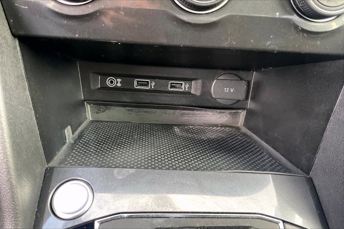 Used 2018 Volkswagen Tiguan SE w/ Panoramic Sunroof Package FWD image 32
