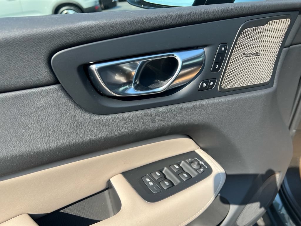 New 2026 Volvo XC60 T8 Plus w/ Protection Package Premier AWD/4WD image 10
