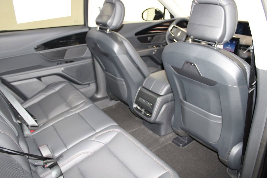 New 2026 Lincoln Nautilus Premier w/ Jet Appearance Package AWD/4WD image 32