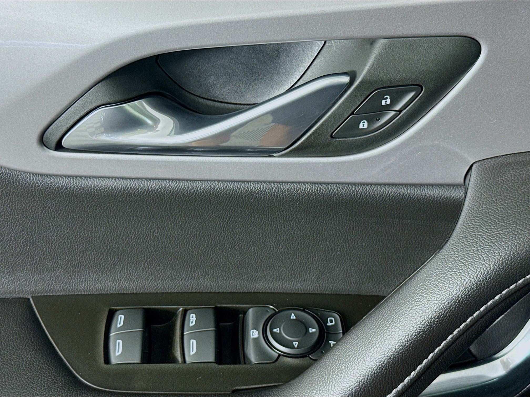 Used 2024 Chevrolet Blazer LT FWD image 22