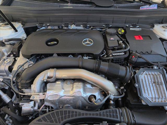 Used 2025 Mercedes-Benz GLB 250 4MATIC w/ Winter Package image 23