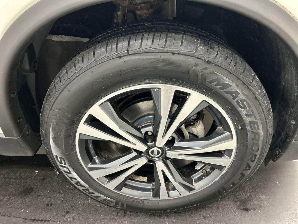 Used 2017 Nissan Rogue SL w/ SL Premium Package AWD/4WD image 8