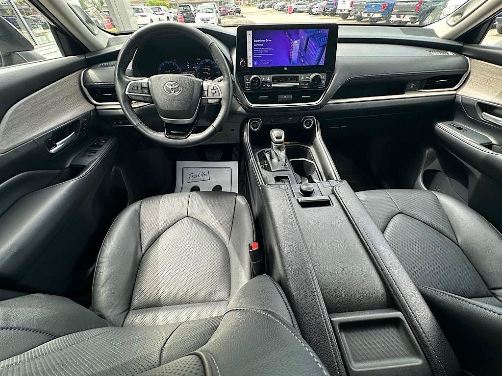 Certified 2025 Toyota Grand Highlander AWD image 18