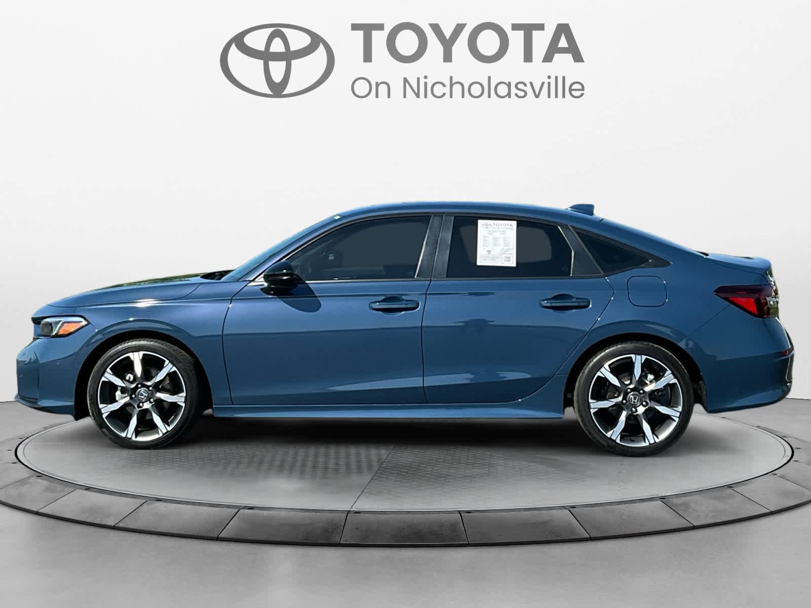 Used 2025 Honda Civic Sport Touring image 3