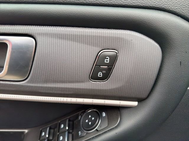 Used 2025 Ford Explorer ST-Line image 24