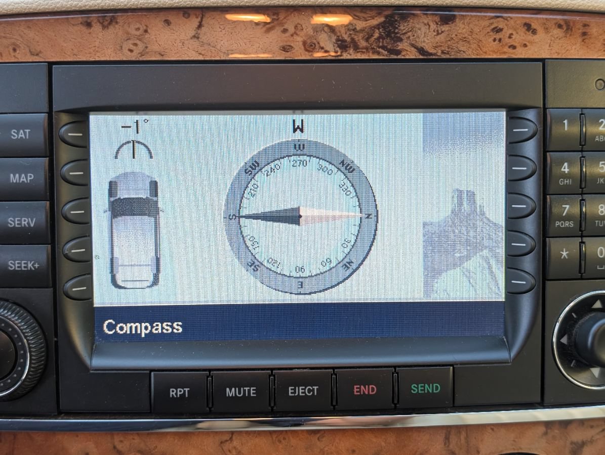 Used 2006 Mercedes-Benz R 350 4MATIC w/ Trim Pkg image 23