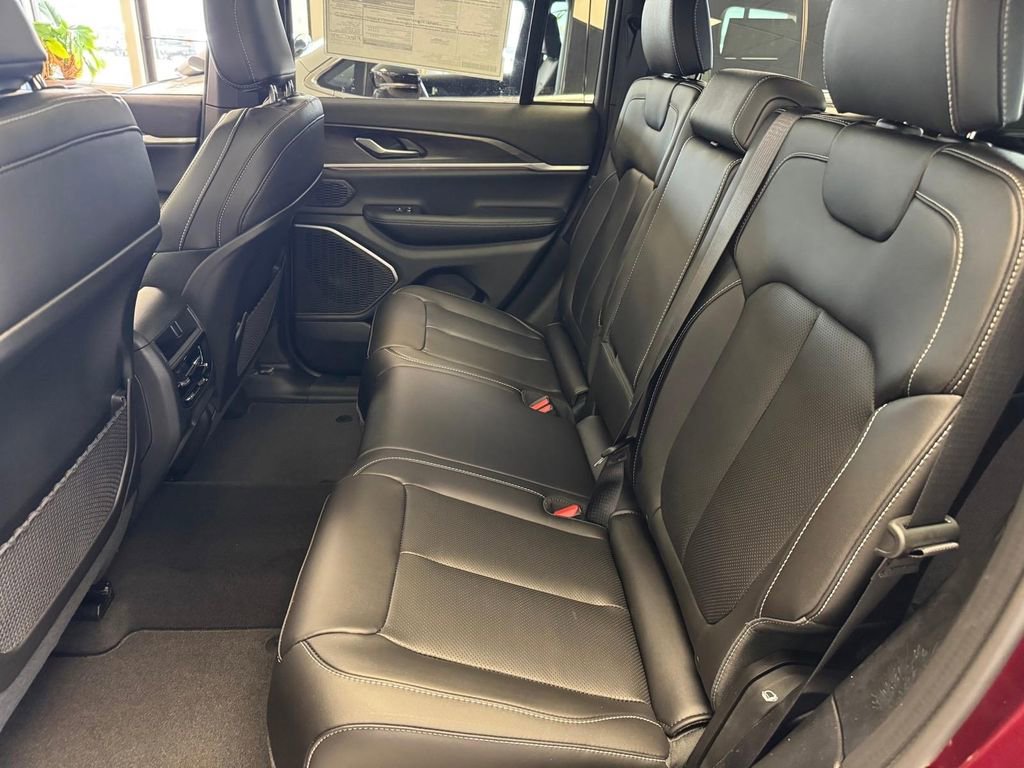 New 2026 Jeep Grand Cherokee Limited w/ Luxury Tech Group II image 12