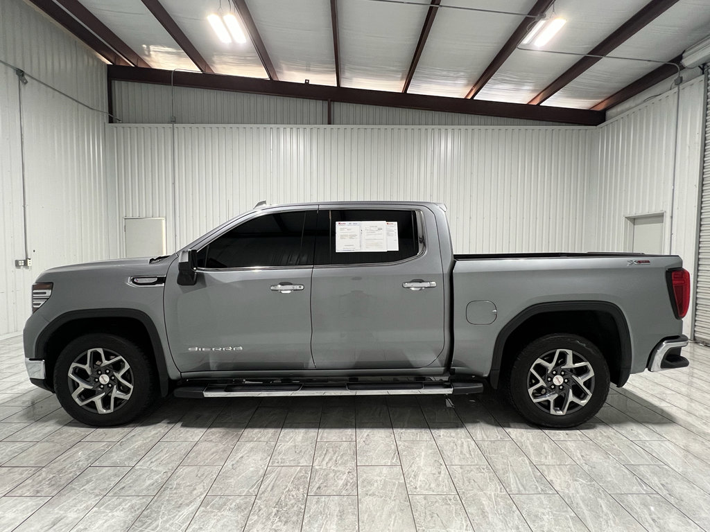 Used 2023 GMC Sierra 1500 SLT image 2