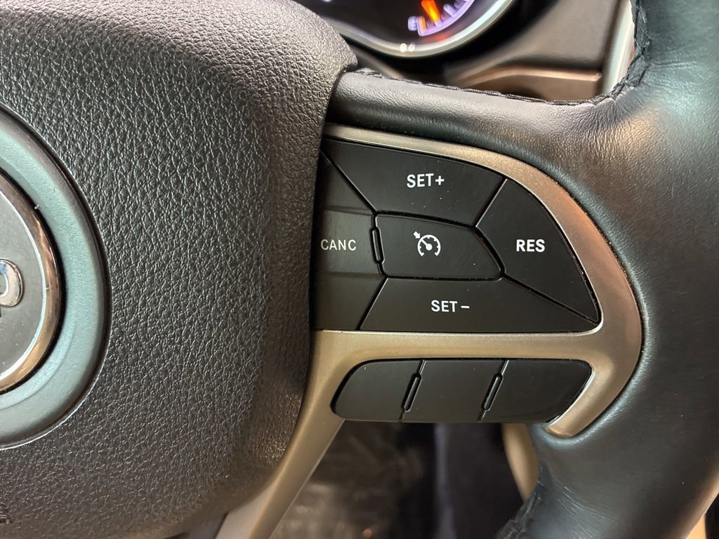 Used 2018 Jeep Grand Cherokee Limited image 23