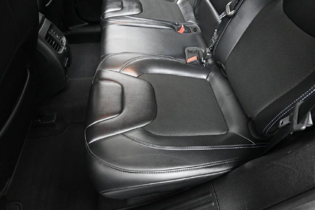 Used 2019 Jeep Cherokee Latitude Plus FWD image 22