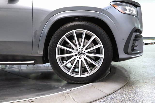 Used 2024 Mercedes-Benz GLS 580 4MATIC image 17