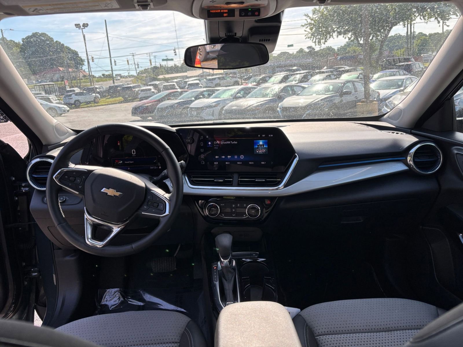 Used 2025 Chevrolet Trax LT w/ LT Convenience Package FWD image 28
