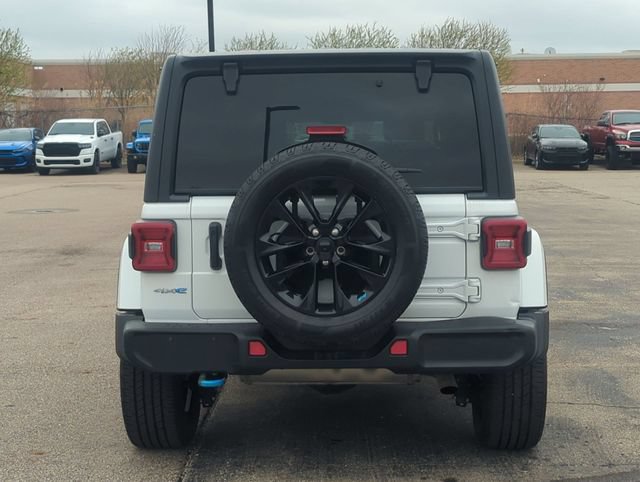 Used 2022 Jeep Wrangler Unlimited Sahara w/ Cold Weather Group AWD/4WD image 4