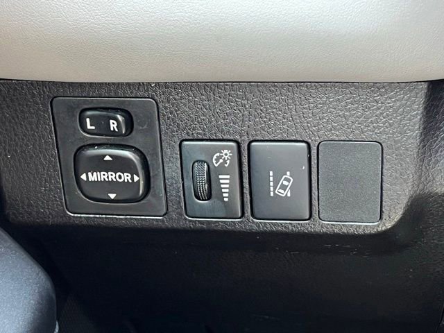 Used 2017 Toyota RAV4 XLE AWD/4WD image 35