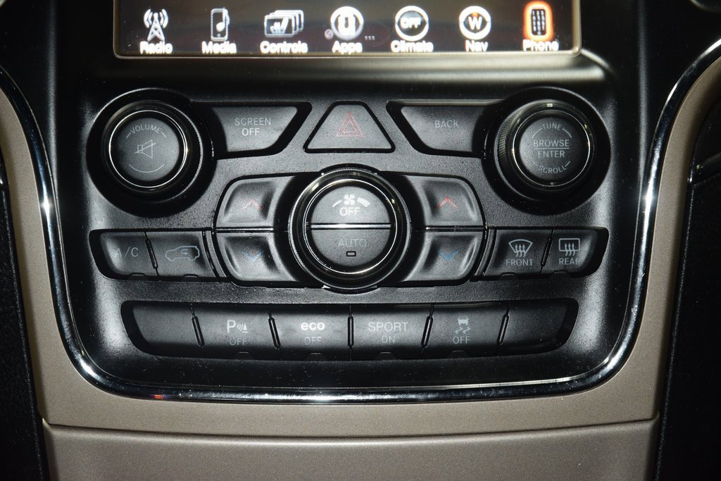 Used 2017 Jeep Grand Cherokee Limited image 33