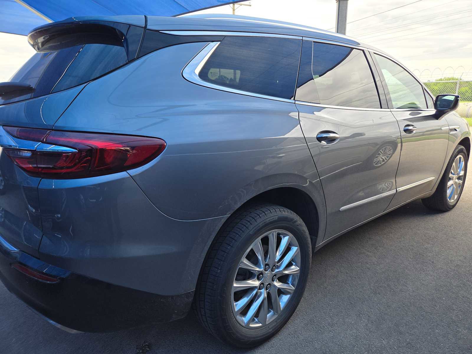 Used 2021 Buick Enclave Essence w/ Sound and Sites Package FWD image 4