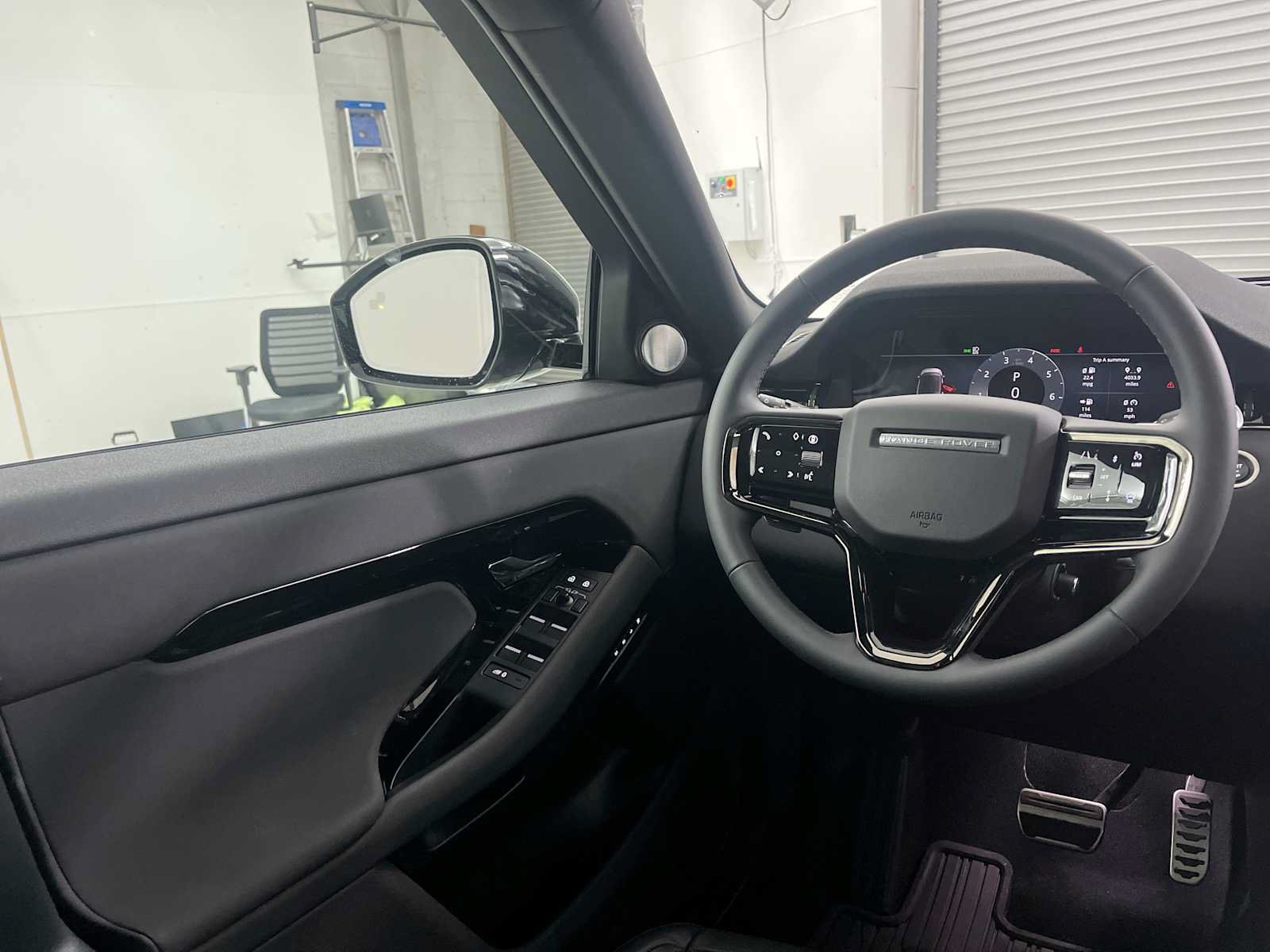 Used 2025 Land Rover Range Rover Evoque Dynamic SE AWD/4WD image 15