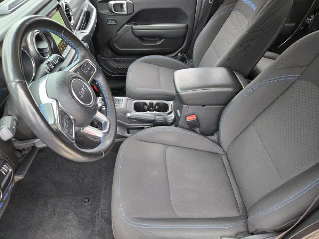Used 2023 Jeep Wrangler Unlimited Rubicon 4xe w/ Cold Weather Group AWD/4WD image 15