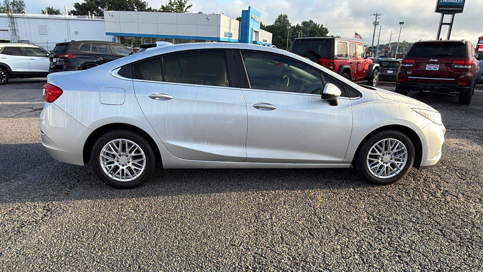 Used 2018 Chevrolet Cruze LT FWD image 4