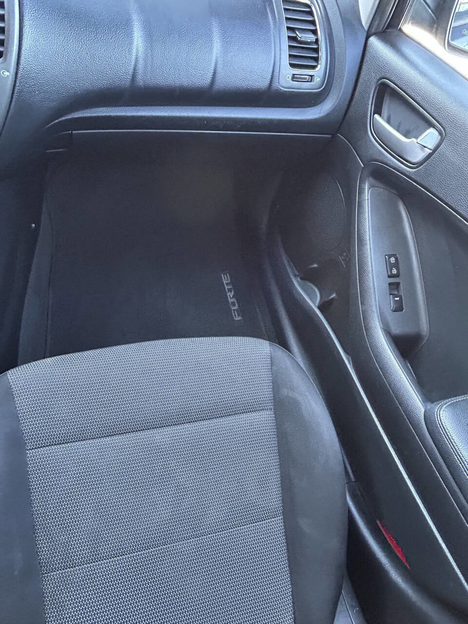 Used 2018 Kia Forte LX image 16