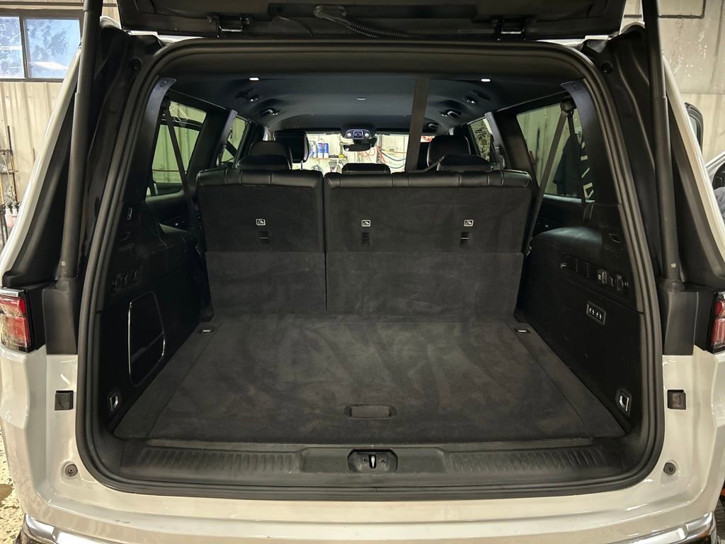 Certified 2024 Jeep Wagoneer L Series III w/ Flexible Seating Group image 27