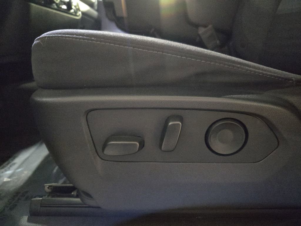 Used 2025 Chevrolet Silverado 1500 LT image 27