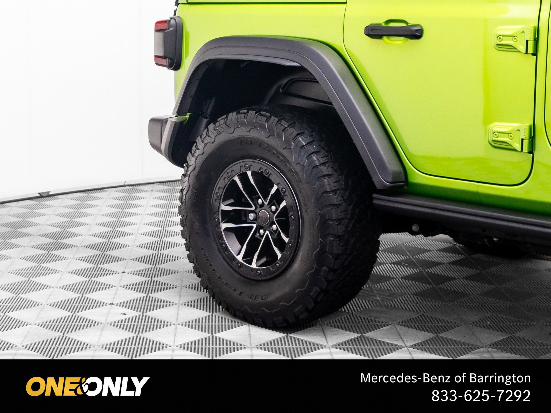 Used 2025 Jeep Wrangler Unlimited Rubicon w/ XTREMEE 35" Tire Package AWD/4WD image 32