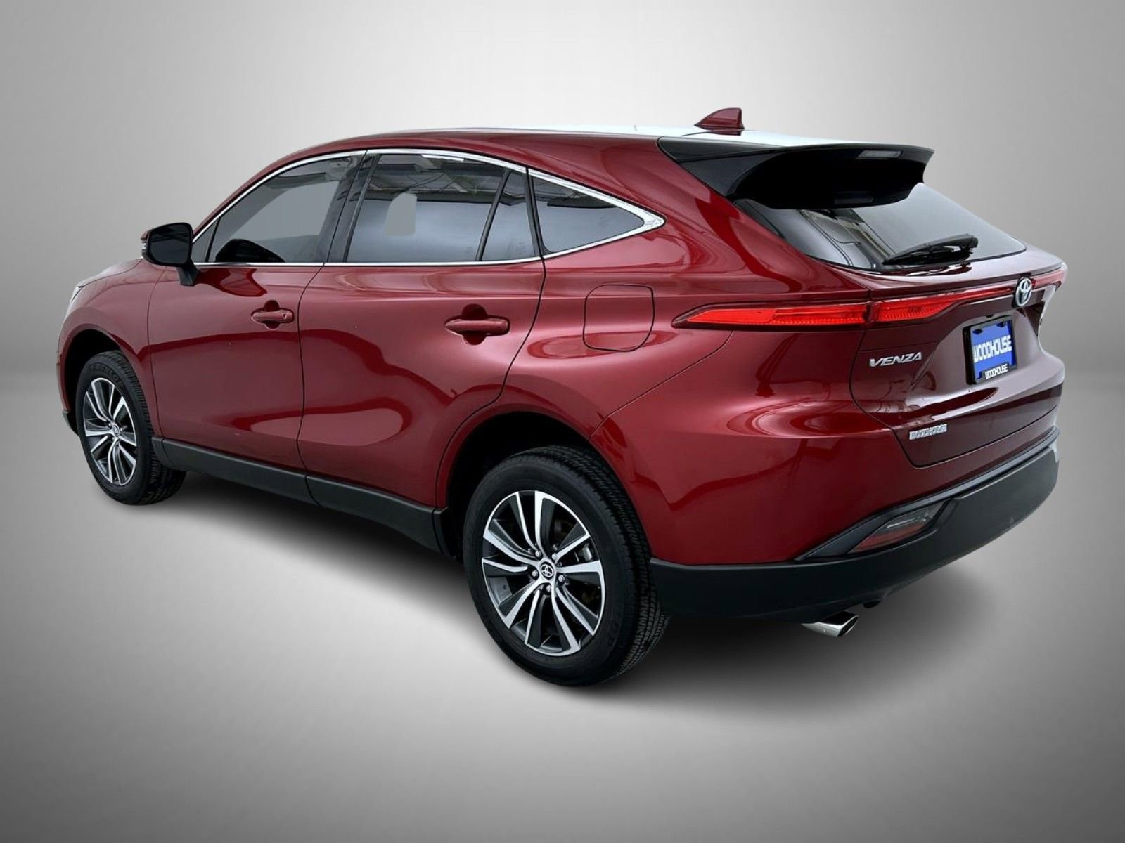 Used 2022 Toyota Venza LE image 7