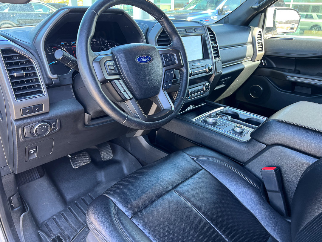 Used 2020 Ford Expedition XLT w/ Equipment Group 202A AWD/4WD image 20