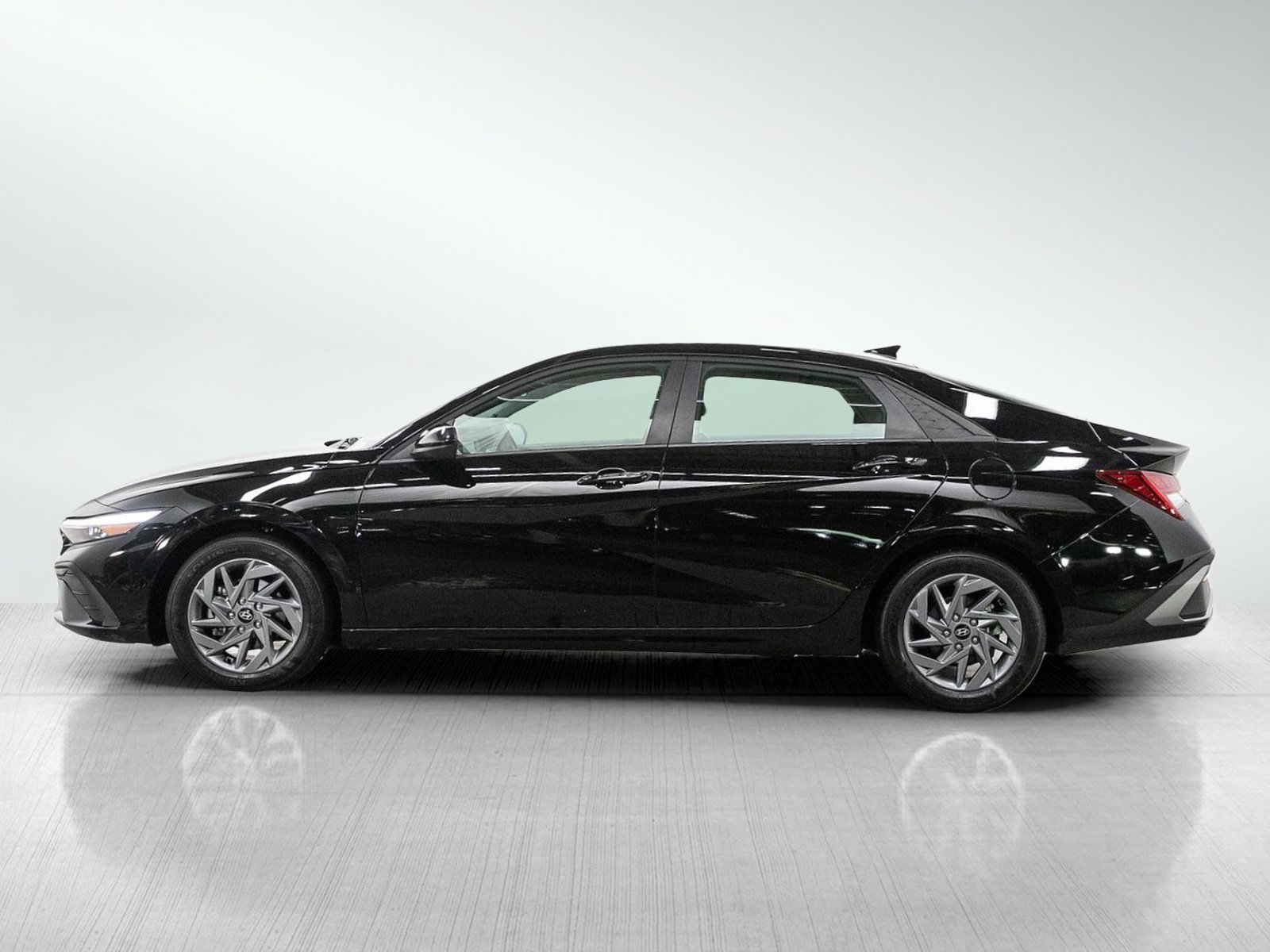 Used 2026 Hyundai Elantra Hybrid FWD image 2