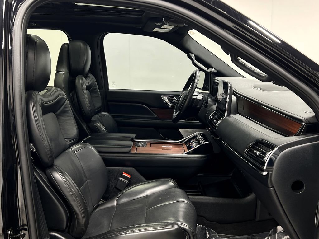 Used 2020 Lincoln Navigator Reserve w/ Luxury Package image 35