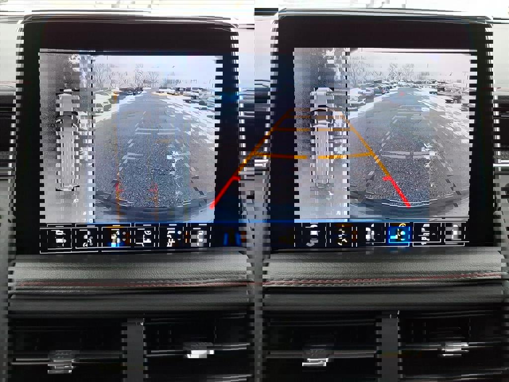 Used 2021 Chevrolet Suburban RST w/ Luxury Package image 23