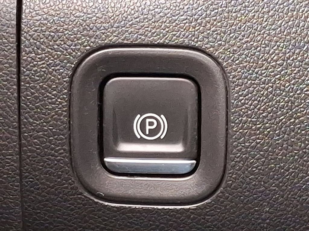 Used 2020 Chevrolet Silverado 1500 Custom w/ Custom Value Package image 21