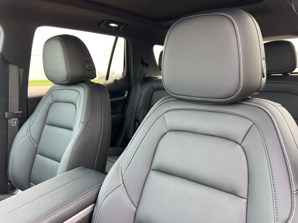 Used 2025 GMC Terrain Elevation w/ Elevation Premium Package AWD/4WD image 14