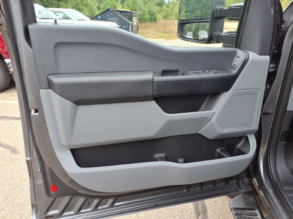 New 2027 Ford F250 XL w/ XL Chrome Package AWD/4WD image 17