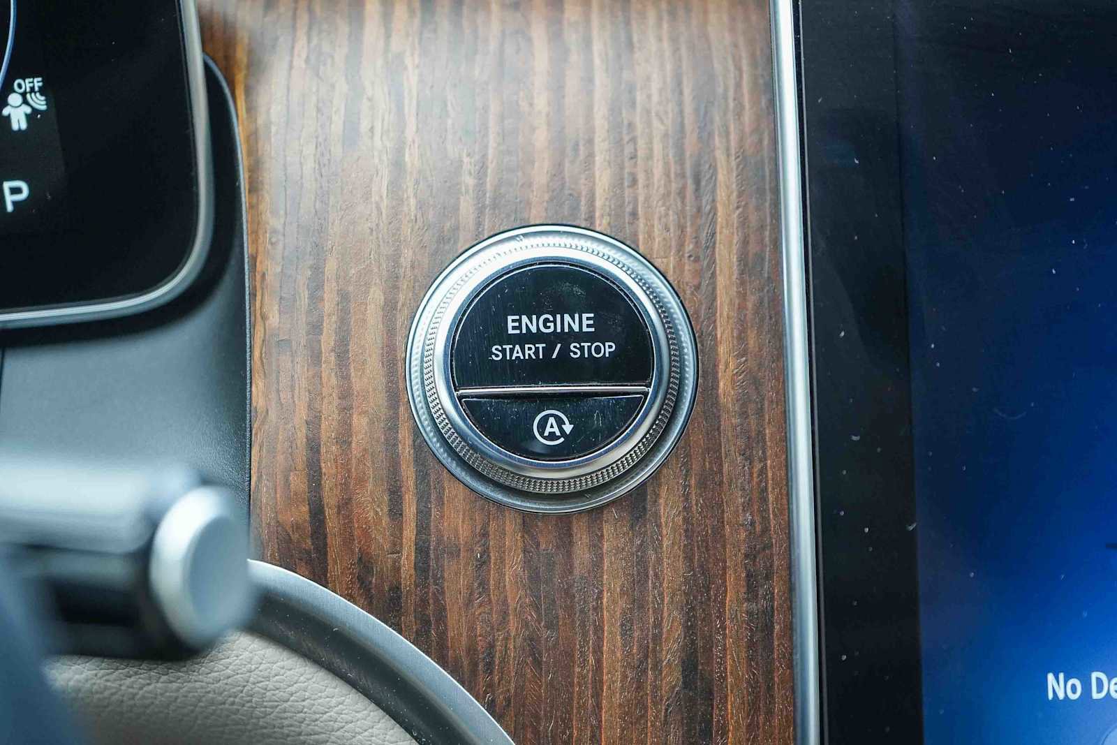 Used 2024 Mercedes-Benz GLC 300 4MATIC image 31