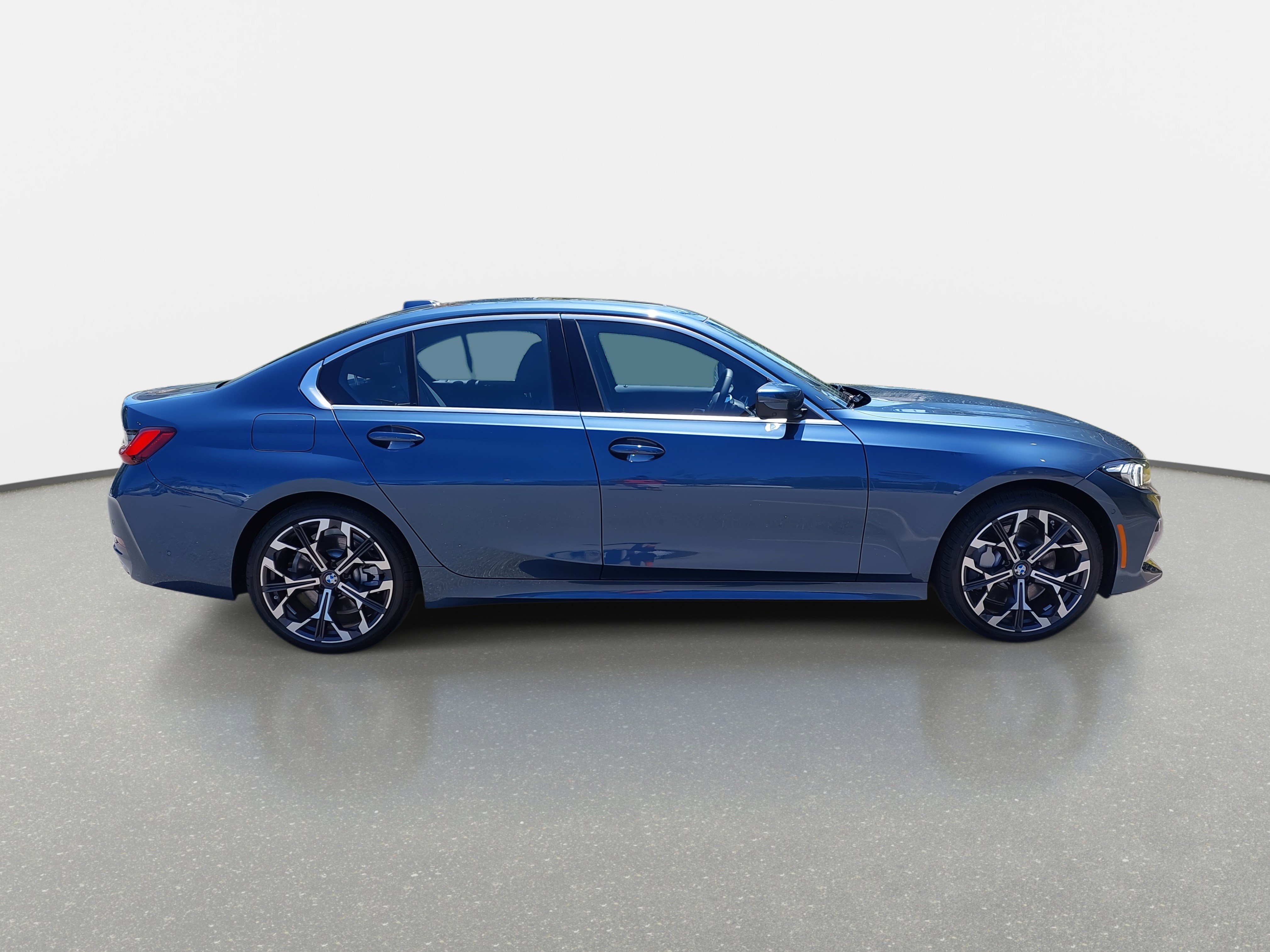 New 2025 BMW 330i Sedan w/ Premium Package image 4